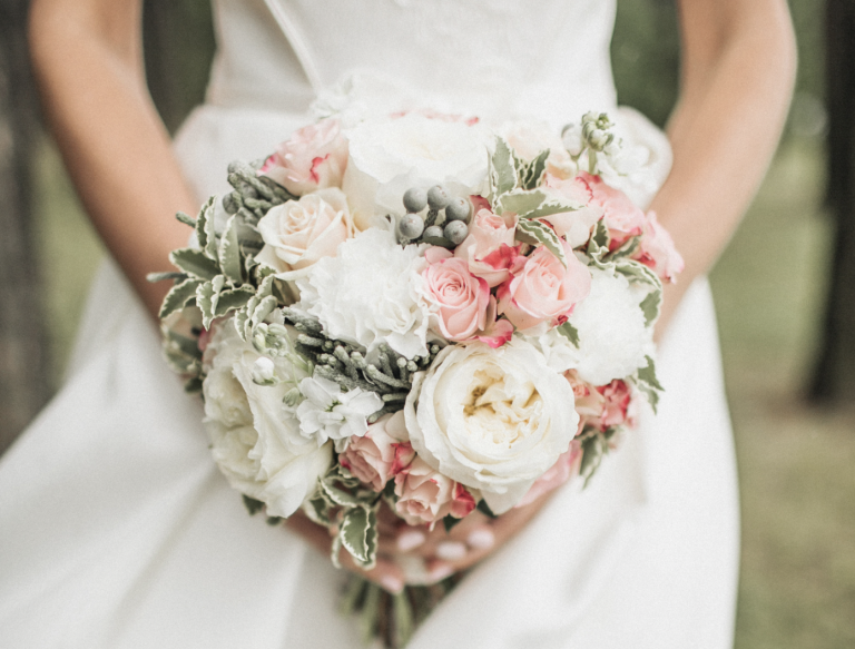 Read more about the article Blooming Love: Choosing the Perfect Wedding Flowers