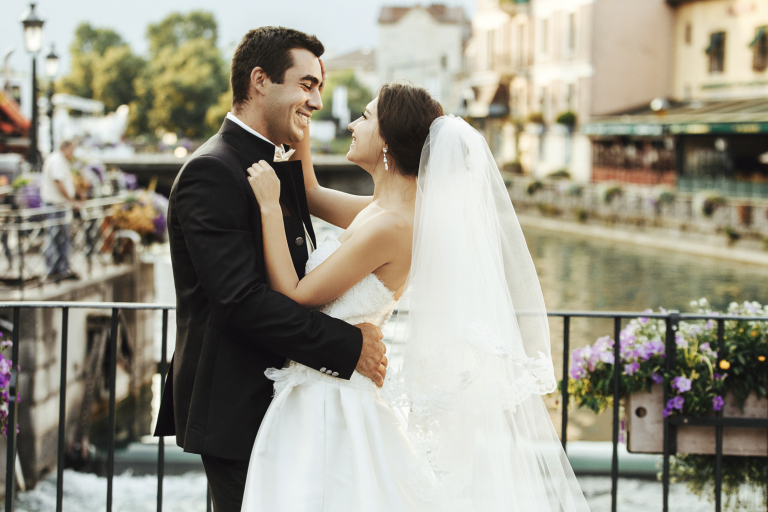 Read more about the article Real Weddings: Unveiling Love Stories Through Unique Celebrations